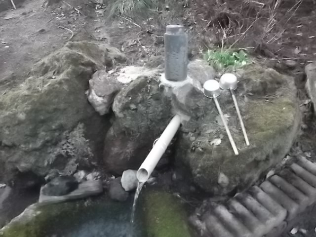 磐椅神社　宝の水
